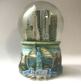 Theme From York Ny Music Box Co.  & Snow Globe Twin Towers Sex And The City