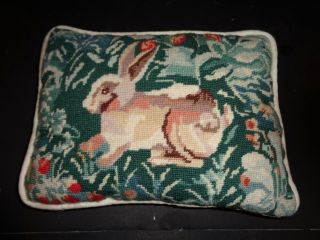Vintage 1990 Erica Wilson Metropolitan Museum Mma " Rabbit " Needlepoint Pillow
