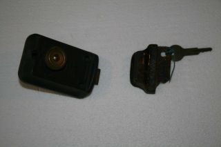 Antique Vintage Yale Door Lock Twist Turn With Key And Latch