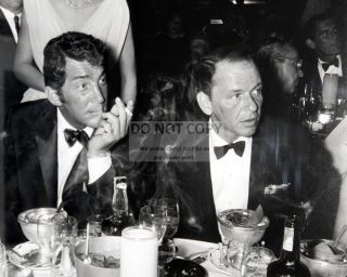 Dean Martin And Frank Sinatra At Dinner In 1960s Rat Pack - 8x10 Photo (aa - 227)