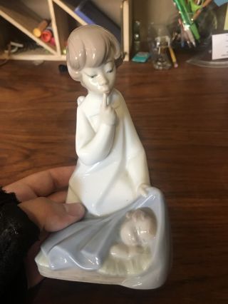 Lladro Figurine 4635 " Angel With Baby "