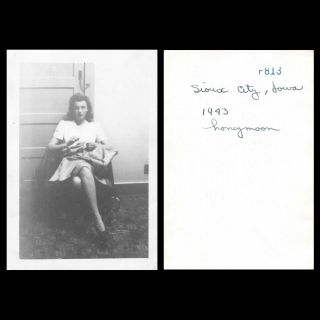 Gorgeous Woman - Honeymoon 1943 - Sewing Button Sioux City Iowa Ia Vtg Photo 223
