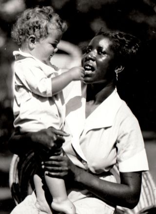 LOVING BLACK NANNY WOMAN CUDDLES CHUBBY WHITE BABY BOY 1940s VINTAGE PHOTO 2