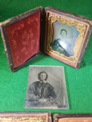 Antique Daguerreotype Family of 4 Photos 3 with Case - 1850s 1/4 Plate 2