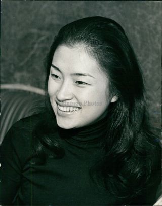 1974 Kyung Wha Chung Korean Violinist Cooks Woman Vintage Photo 8x10