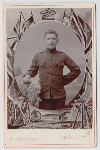 Military Cabinet - Wellington,  India,  Soldier With A Patriotic Theme By Boesinger