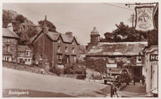 Beddgelert - Square With Hotel & Old Car - Real Photo By Photo Precision