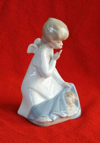 Lladro 4635 Angel With Baby