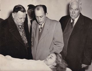 Large Vintage Silver Photo 1948 Coroner Crime Dead Girl Body Men Look Roberta Ri