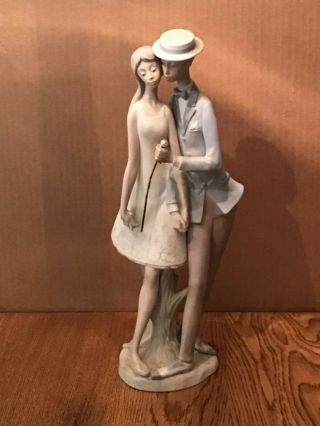Lladro Porcelain Figurine “sweethearts” 4598 Retired