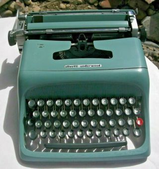 1963 Baby Blue Olivetti - Underwood Studio 44 Typewriter /case Seller