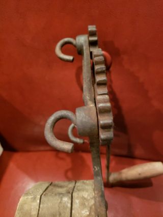 ANTIQUE 3 HOOK ROPE MAKER PAT.  NOV.  12,  1901 - TURNS WITH A PATINA 6