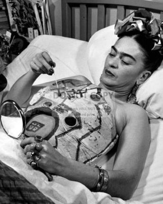 Mexican Painter Frida Kahlo Painting Her Plaster Corset - 8x10 Photo (bb - 527)