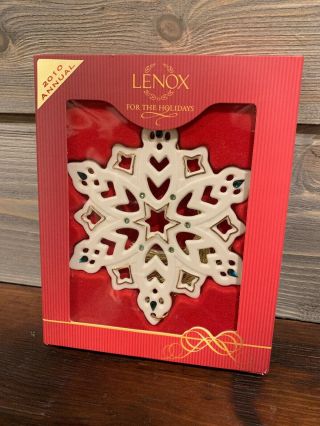 Lenox 2010 Annual Jeweled Snowflake Ornament With Green Gems