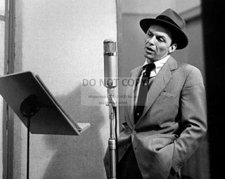 Frank Sinatra In The Recording Studio Rat Pack - 8x10 Publicity Photo (zz - 052)