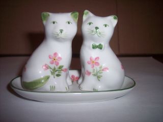 Andrea By Sadek Salt And Pepper Shakers White Cats With Pink Flowers On A Tray