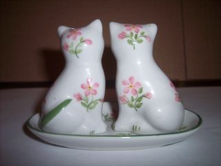 Andrea By Sadek Salt And Pepper Shakers White Cats With Pink Flowers On A Tray 4