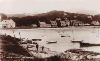 Borth - Y - Gest,  The Harbour,  Boats & People Posing - Real Photo By Photochrom
