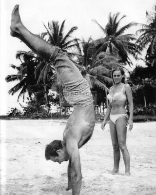 Sean Connery & Ursula Andress On The Beach Set Of " Dr.  No " - 8x10 Photo (zz - 340)