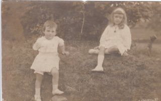 Pwllheli Photographer - Two Children By F.  H.  May Of Ala Road