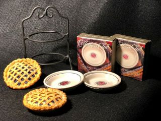 Longaberger Miniature Wi Stand/ Two Pies And Two Pie Plates