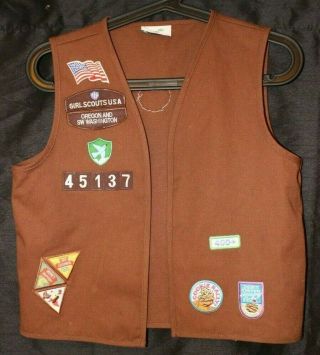 Girl Scouts Brown Brownie Vest Size Medium With Patches