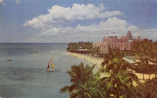 Q22 - 8982,  Waikiki Beach And Royal Hawaiian Hotel,  Honolulu,  Hawaii. ,  Postcard.