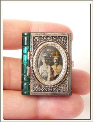 King George V Silver Jubilee 1935 Miniature Photo Glass Locket Souvenir