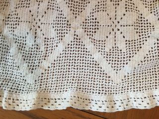 Vintage Off White Ivory Crochet Lace Tablecloth,  52”X 76”.  Flower pattern. 4