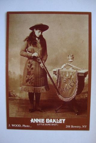553) Cody Wy Annie Oakley 1860 - 1926 " Little Sure Shot " 1894 Repo Postcard