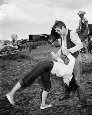 James Dean & Elizabeth Taylor On The Set Of " Giant " - 8x10 Photo (op - 295)