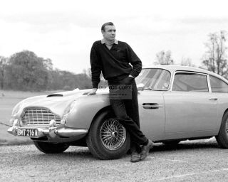 Sean Connery W/ Aston Martin Db5 In " Goldfinger " James Bond 8x10 Photo (bb - 273)