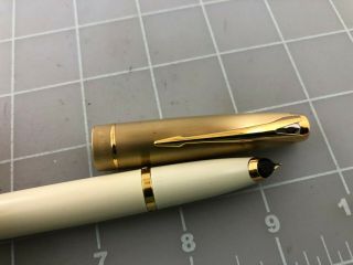 Judd ' s Parker 100 Honey White Fountain Pen w/18kt Gold Fine Nib 3