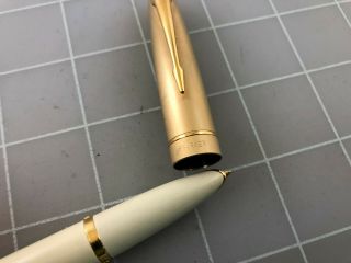 Judd ' s Parker 100 Honey White Fountain Pen w/18kt Gold Fine Nib 4