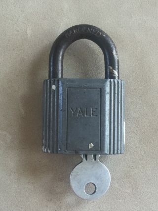 Vintage Padlock Yale & Towne Mfg.  Co.  Lock With Key Ribbed Sides - No.  797???