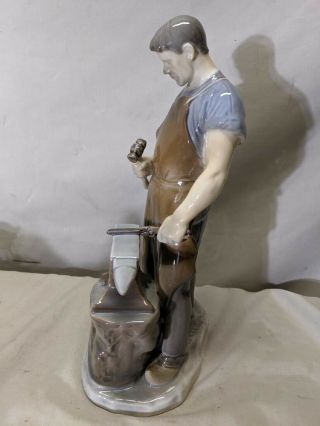 B&G Bing & Grondahl Porcelain Figure Blacksmith 2225 4