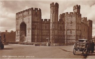 Carnarvon - Castle And Horse & Cart,  Real Photo By Judges No.  14198