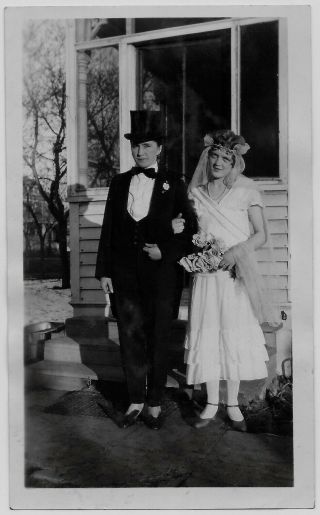 Old Photo Teenagebgirls Dresses As Bride And Groom Top Hat And Tails 1920s