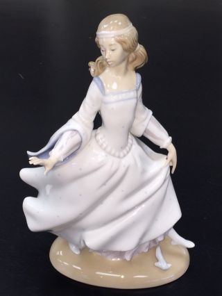 Lladro 4828 Cinderella Lost Slipper Porcelain Figurine 9 3/4 " Tall