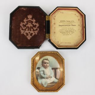 1/6 Plate Daguerreotype Case With Baby Photo - Case Hinged Embossed & Velvet
