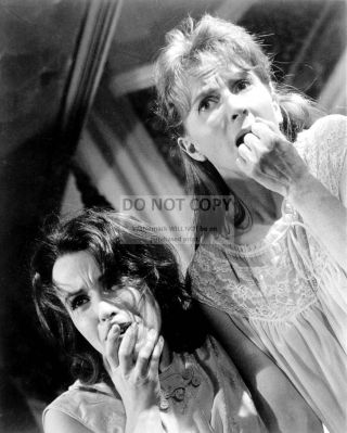 Claire Bloom And Julie Harris In " The Haunting " - 8x10 Publicity Photo (fb - 923)
