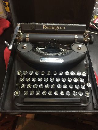Antique Remington Deluxe Noiseless Portable Typewriter W/ Case