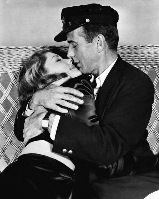 Humphrey Bogart & Lauren Bacall In " To Have And Have Not " - 8x10 Photo (zz - 865)