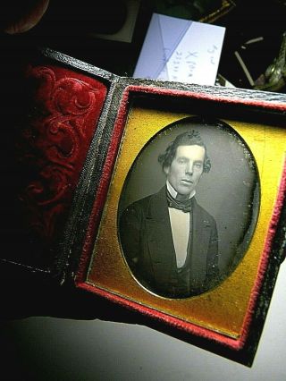 1/9 Plate Daguerreotype - Early Dag Handsome Man
