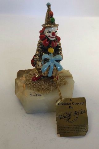 Vintage Ron Lee Clown Giving Gift Figurine 1985 Onyx & Gold Plate