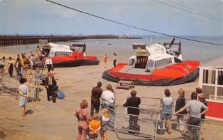 C22 - 4428,  Hovercraft Arriving At Ryde Isle Of Wight.  Postcard.