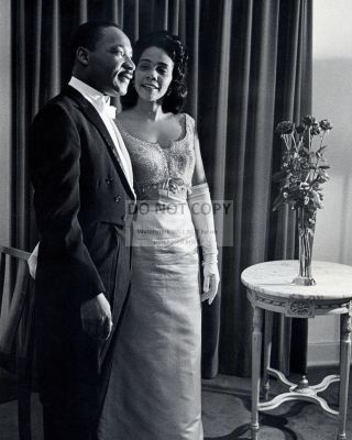 Martin Luther King,  Jr.  And Wife Coretta Scott King - 8x10 Photo (fb - 696)