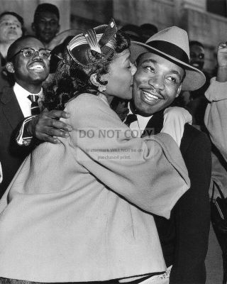 Martin Luther King,  Jr.  & Wife Coretta Scott King In 1956 - 8x10 Photo (zy - 806)