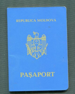 Republic MOLDOVA International Travel Document 2 Woman Many Visas Canseled 3