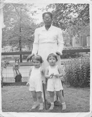 Nanny & Twin Girls Black African American Woman - Kid Photobomb - Vtg Photo 211